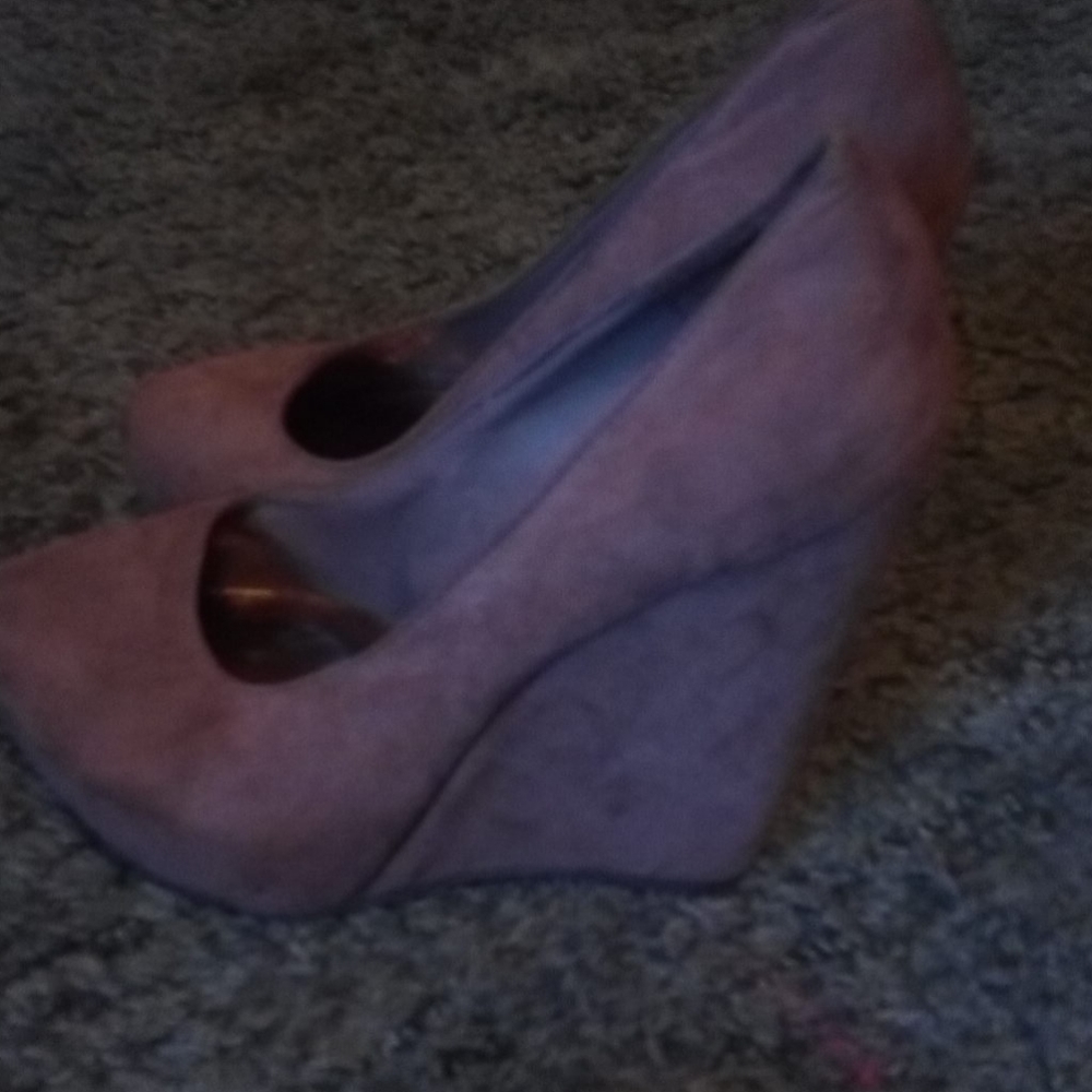 Heels - Picture 3 of 4